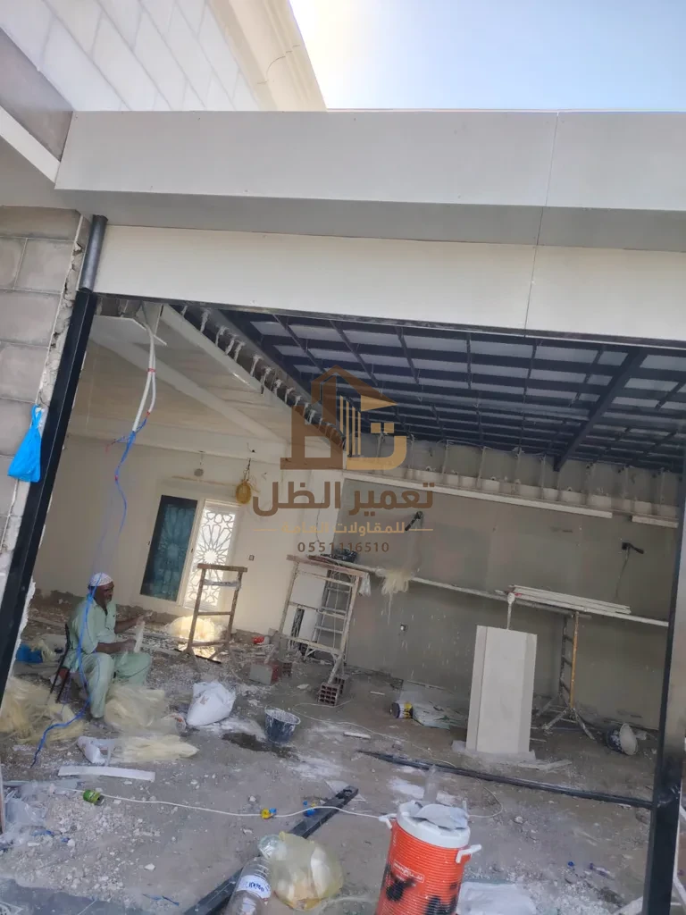 ألواح ساندوتش بانل مركّبة كجدران معزولة لمنشأة في جدة