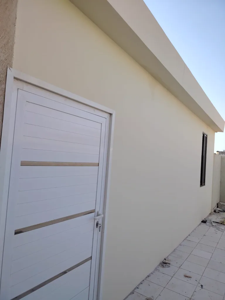 واجهة مبنى تحت الإنشاء