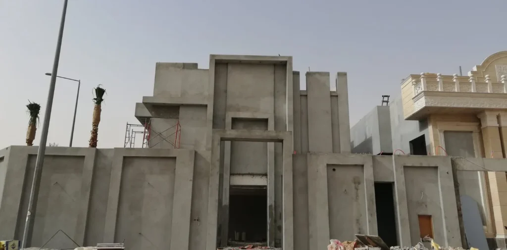 واجهة هيكل خرساني لفيلا قبل أعمال البلوك والتشطيب